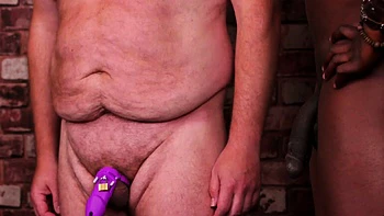 Rubia follada por BBC frente a pene diminuto