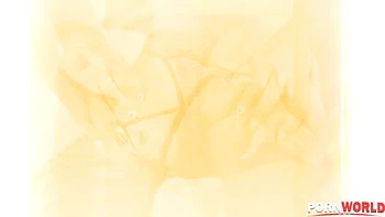 Loira russa de peitos pequenos se masturba de lingerie