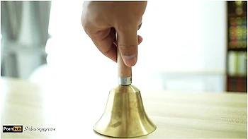 Brinquedos bondage japoneses mais quentes fodem peitos pequenos de garota 18 anos