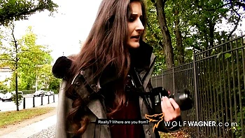 Kleine deutsche Teen wird vom großen Schwanz gefickt