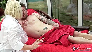 Lacey Starr madura chupando e fodendo duro com Luke Hotrod