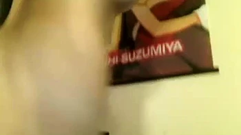 Милашка сосёт и скачет на члене в любительском видео