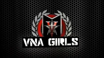 Charlee Chase grosse poitrine se fait baiser et sucer un gros noir