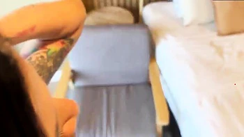 Mila Diaz, morena teen, chupa duro en POV