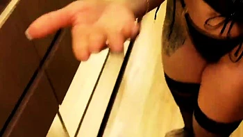 El hermanastro entra, acabo montándolo duro