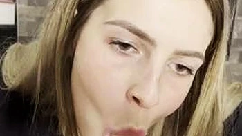 Amateur Babe Gets Fucked Doggy and Gives Blowjob