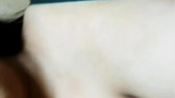 Gordinha indiana se fode e goza com os dedos