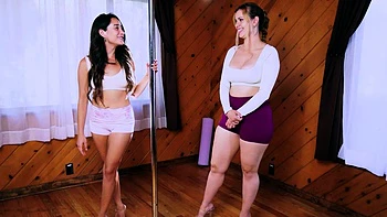 Ella me sedujo con su baile en la barra