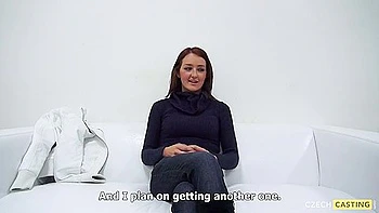 Babeta 3496, adolescente morena amadora com peitinhos pequenos