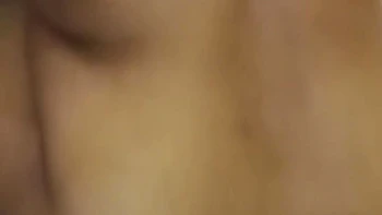 Подсмотрел как горячая индийка моется, трясёт задницей одна