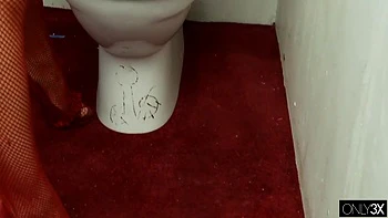 Пейдж Фокс и Фарры трахаются через глори-холл