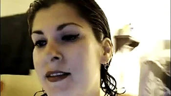 Большая грудь и жопа на прогулке: любительская зрелая задира