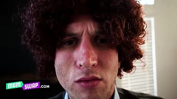 Großbusige MILFs ficken ihren verwöhnten Stiefsohn zusammen