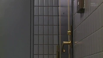 Brünette Milf mit großen Naturtitten fickt hart