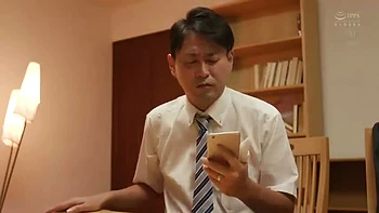 La descubre engañando, cornudo la ve follar