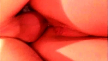 Блондинка-подросток жестко ебется с анальным трахом в кровати