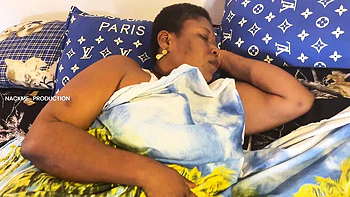 Мачеха трахается с пасынком и черным членом в групповухе с Doggy