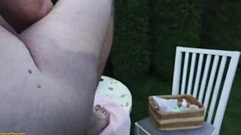 Trio anal ao ar livre com teen de peitos grandes e velho assistindo