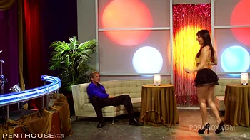 Pornstar americana morena dança salsa