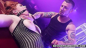 Su dueño le coge duro todos los agujeros