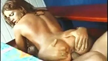 BBW peituda tirando a roupa e mostrando os peitos