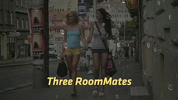 Жаждущие Паола Шай и Лена Лав в горячем лесбийском тройничке с мочой