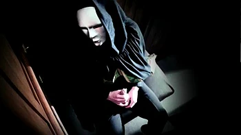 Brune italienne en amateur suce et baise en missionnaire