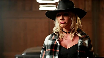 Кенна Джеймс и Анна Клэр сосут и скачут на большом члене