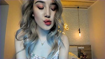 Корейская девушка с большой жопой и глубоким минетом