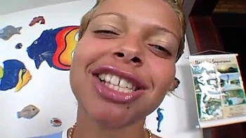 Latina blonde encaisse fellations dures, cowgirl et levrette