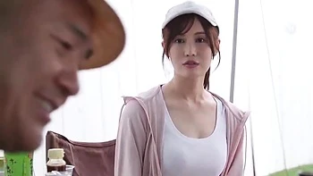 Vadia traindo fodida forte enquanto cornudo assiste