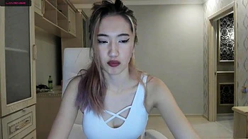 Gata asiática sexy dançando com roupa de academia