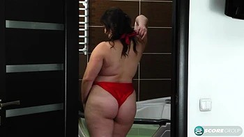 Ivanna Lace se masturba com peitos e bunda grandes