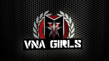 Charlee Chase milf aux gros seins jouit pendant massage