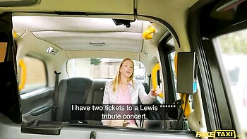 Dionne Darling, salope aux longues jambes, enculée avec grosse bite