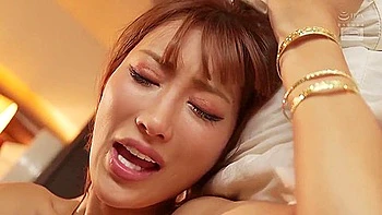 Milf japonaise en manque de grosse bite