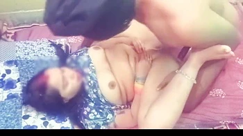 Fode minha buceta delicada devagar, seu pau grosso dói amor