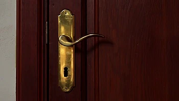 Milf francesa Anna aprende a exhibirse en lencería