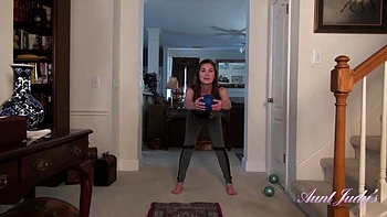 Isabella fickt sich beim Yoga