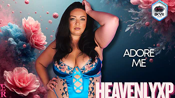 BBW morena divina exibe peitos e bundão na lingerie