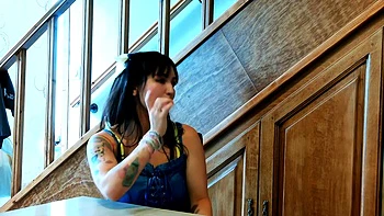 Eva confond ses pratiques sexuelles salaces