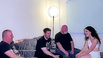 Milf baise en double pénétration et se fait creampie