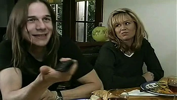 Рени ЛаРю сосёт и трахается в догги и миссионерку