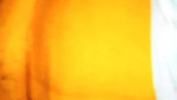 Pornstar peluda Shwetarani exibindo lingerie