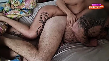 MILF brune baise sauvage et creampie en POV amateur