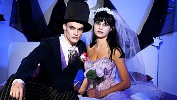 Vanessa Suizi fodida no doggy e missionário com pau grande