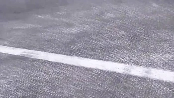 Гвенола на улице сосет член и получает кончу на лицо - зрелая MILF в очках