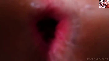 Милфа получает анальный гейпинг, фистинг и кончает в троем