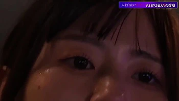 Adolescentes japonesas tetonas follando en grupo y echando leche