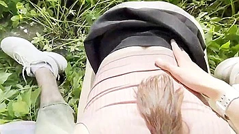 Junge Schülerin wird mit großem Schwanz gefickt